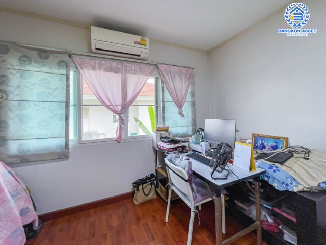 *****บ้านเดี่ยวมือสอง ม.ศุภาลัยการ์เด้นวิลล์ แจ้งวัฒนะ-หลักสี่ เนื้อที่กว่า 71.2 ตร.ว. ฟังก์ชันครบ 4 ห้องนอน 3 ห้องน้ำ 2 ที่จอดรถ บ้านสวย สภาพดีมาก พร้อมเข้าอยู่ แถมฟรี !! เครืองปรับอากาศ 4 เครื่อง+เครื่องทำน้ำอุ่น 2 เครื่อง ตอบโจทย์ทุกครอบครัว บนทำเลเดินทางสะดวก เข้าสู่ใจกลางเมืองได้อย่างสะดวกสบาย ใกล้ทางด่วนศรีสมานและรถไฟฟ้าสายสีแดง สถานีดอนเมือง